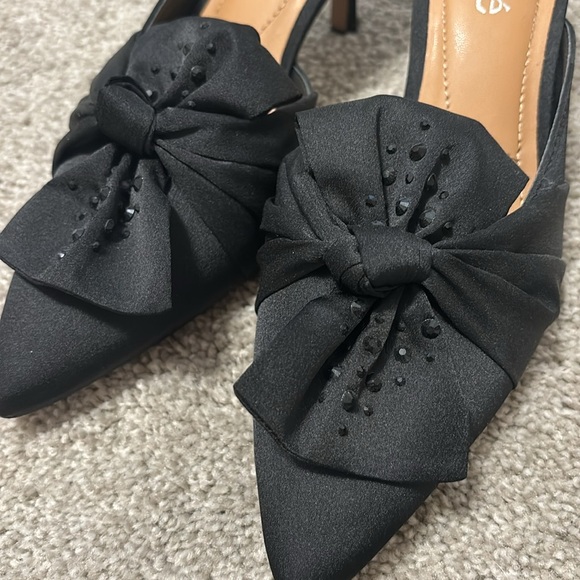J.Renee black satin heel with embellished bow size 7.5 - Picture 5 of 5